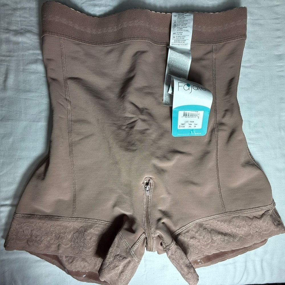 Shapewear brought directly from Colombia, small size, more or less XL.